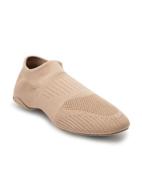 Rumpf AIRY Jazz Shoes 4 De Jazz Boots Airy Rumpf is een beige gebreide instapschoen met een structuurpatroon en een laag profiel. Deze schoen biedt luchtig comfort, vergelijkbaar met dat van traditionele Rumpf jazzschoenen.