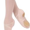 Close-up van voeten in zachte balletschoenen, gelabeld "Dream Stretch Grishko Preferred by Dancers Worldwide", tegen een lichte achtergrond. Tekst links benadrukt comfort en elasticiteit, perfect voor het bereiken van sierlijke bewegingen.